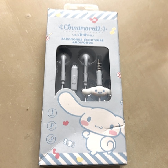 Cinnamoroll Earphones Sanrio - Picture 1 of 2